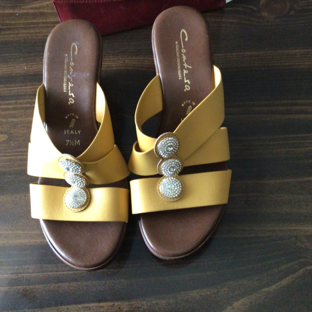 Yellow Comtesa Italian shoe wedge 7.5 M
